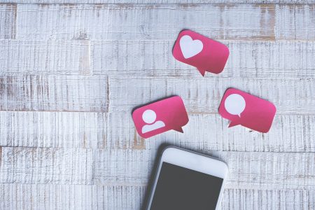 Cyber Monday : Communication et Réseaux Sociaux